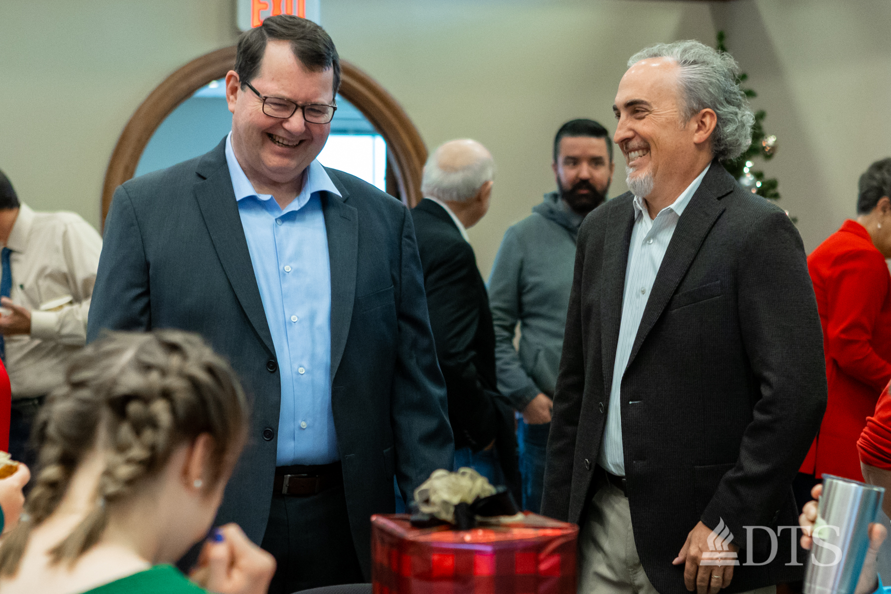 Dale Larson laughing together with Dr. Mark Yarbrough, DTS Sixth President.